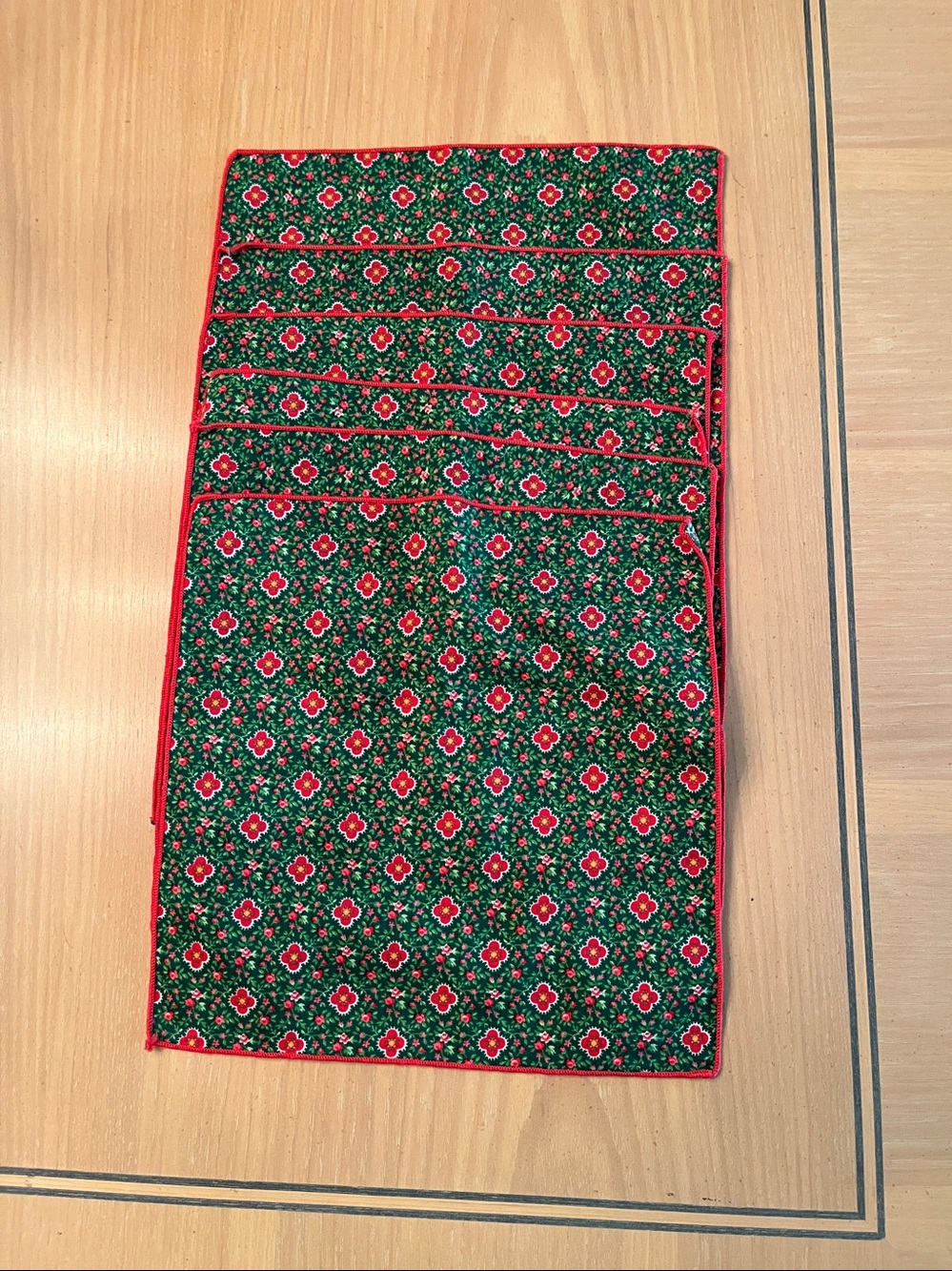 Vintage Green & Red Poppies 8”square Luncheon Napkins
